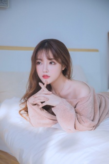 多男用舌头伺候一女